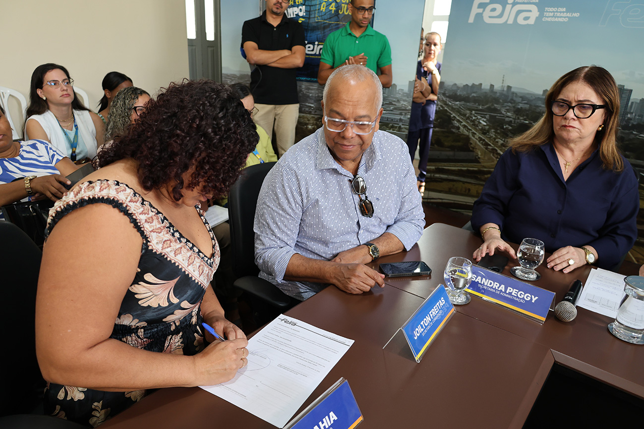Prefeitura empossa mais 59 professores e reforça meta de zerar falta de ...